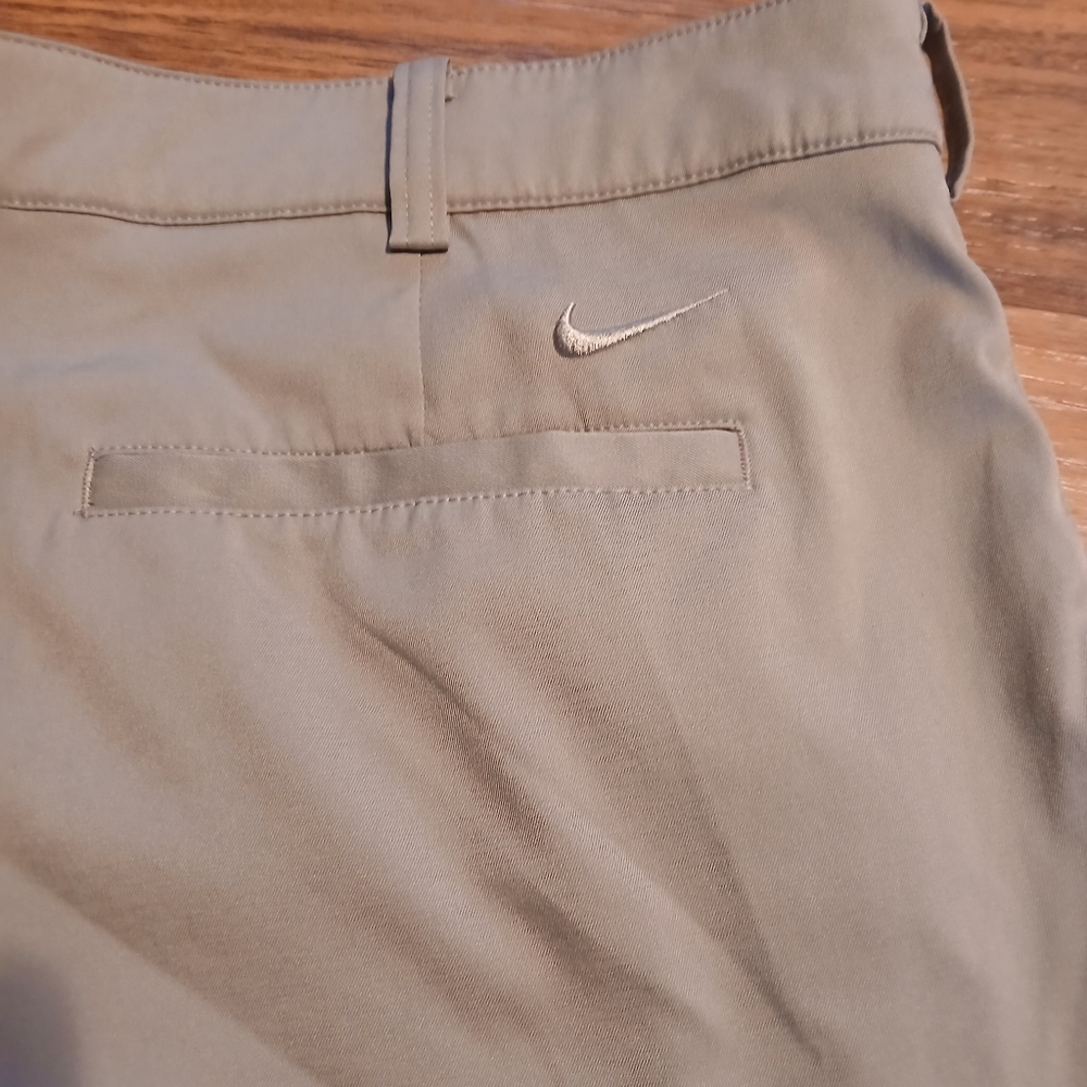 Nike Golf Men's Size 40 Light Tan Flat Front Shorts - Picture 7 of 8